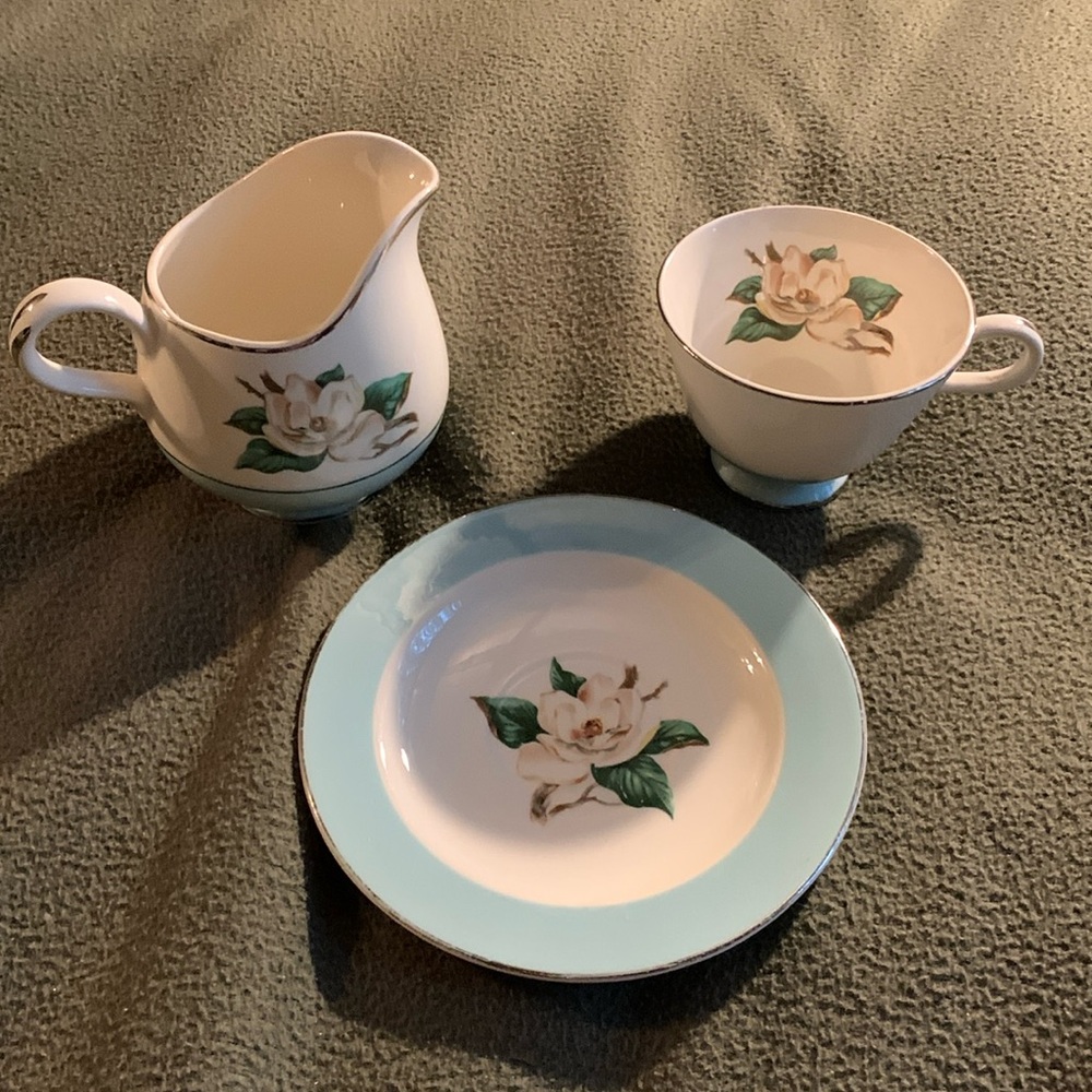 Lifetime China Co Semi-Vitreous 3 piece set. Turquoise. See pictures for sizes